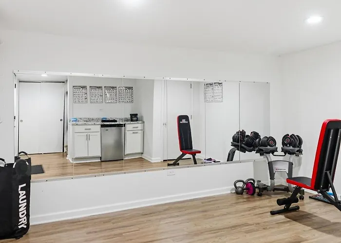 Great For Families Dt Near Naval Base Apartment